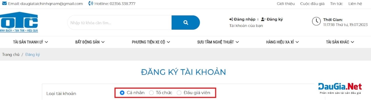 Hình 1 Người dùng có thể đăng ký tài khoản trên website với tư cách là cá nhân, tổ chức và đấu giá viên